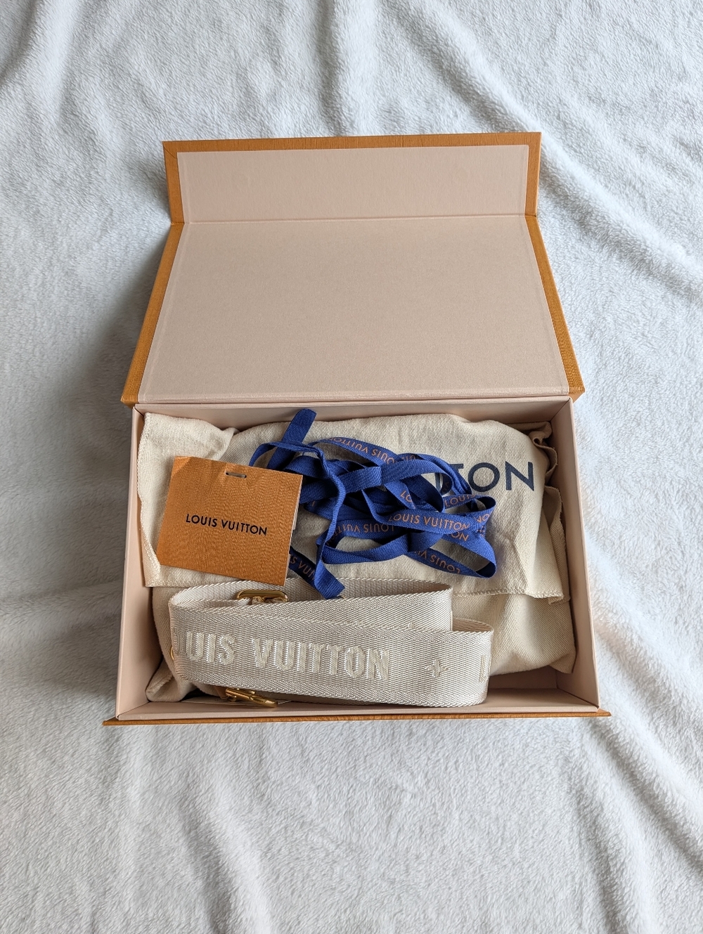 Louis Vuitton By The Pool Multi Pochette Bandouliere 5-in-1 Set - Picture 9 of 9